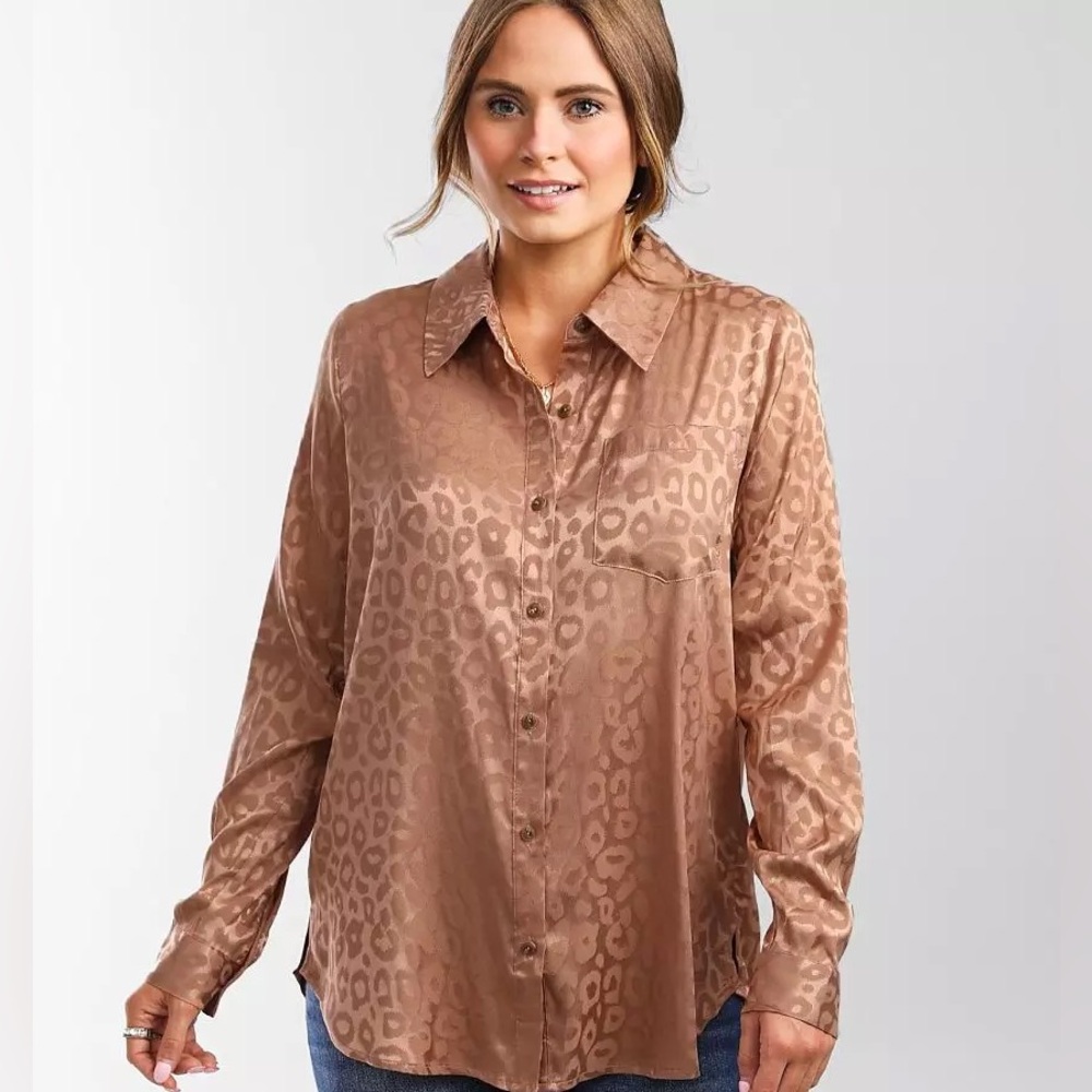 NWT 12th Tribe Champagne Cheetah Print Button Down Top Medium